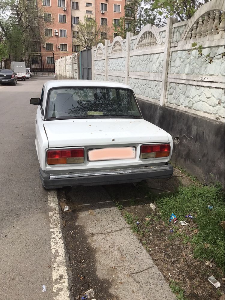 Продается Ваз 2107 карбюратор 2003год