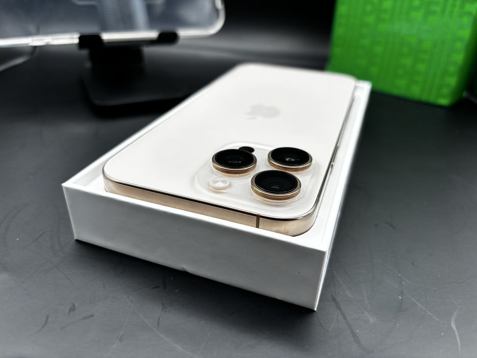 iPhone 16 Pro Max Titanium Desert Battery 100%