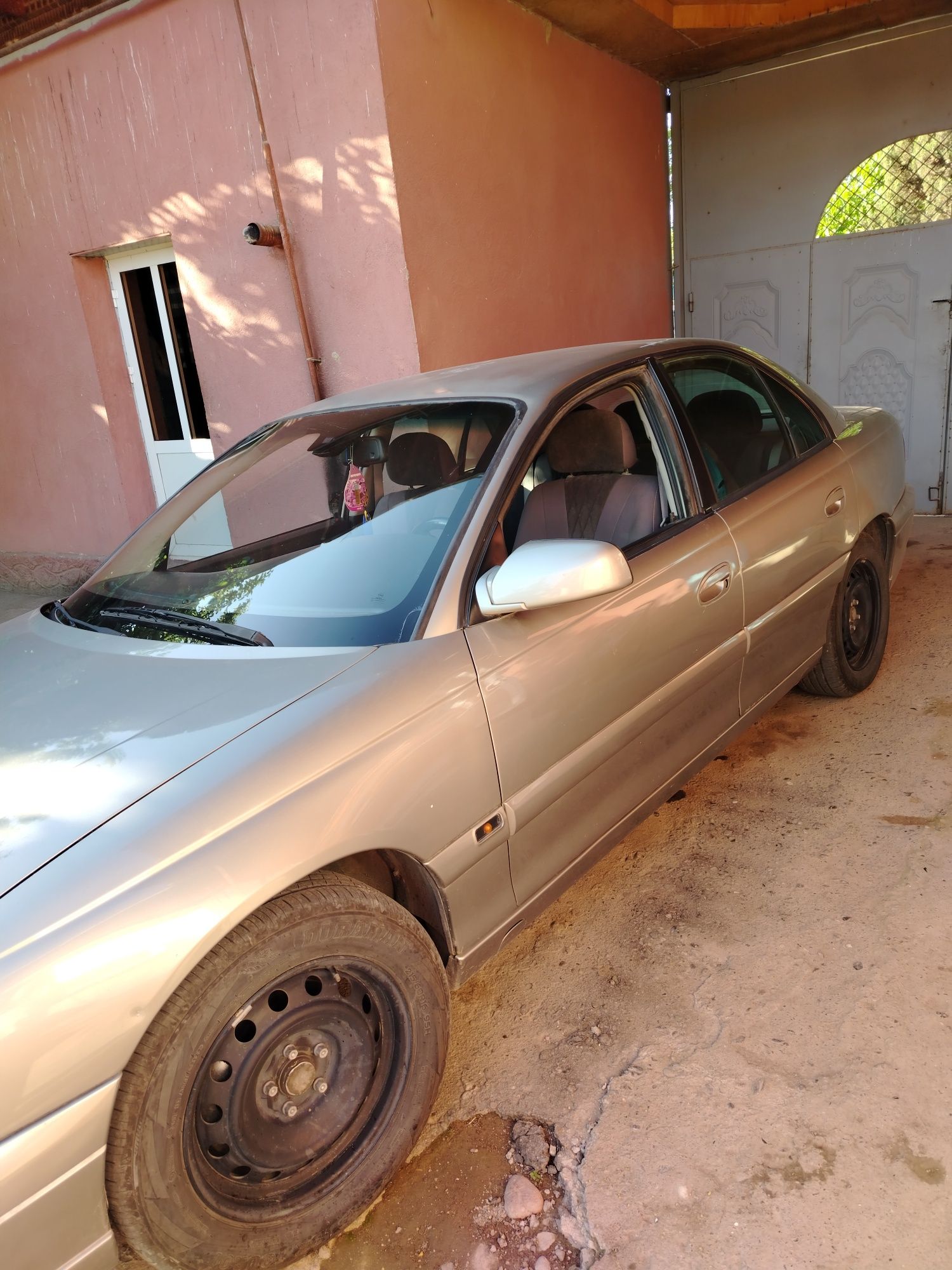 OPELNOMEGA B Srochna sotiladi