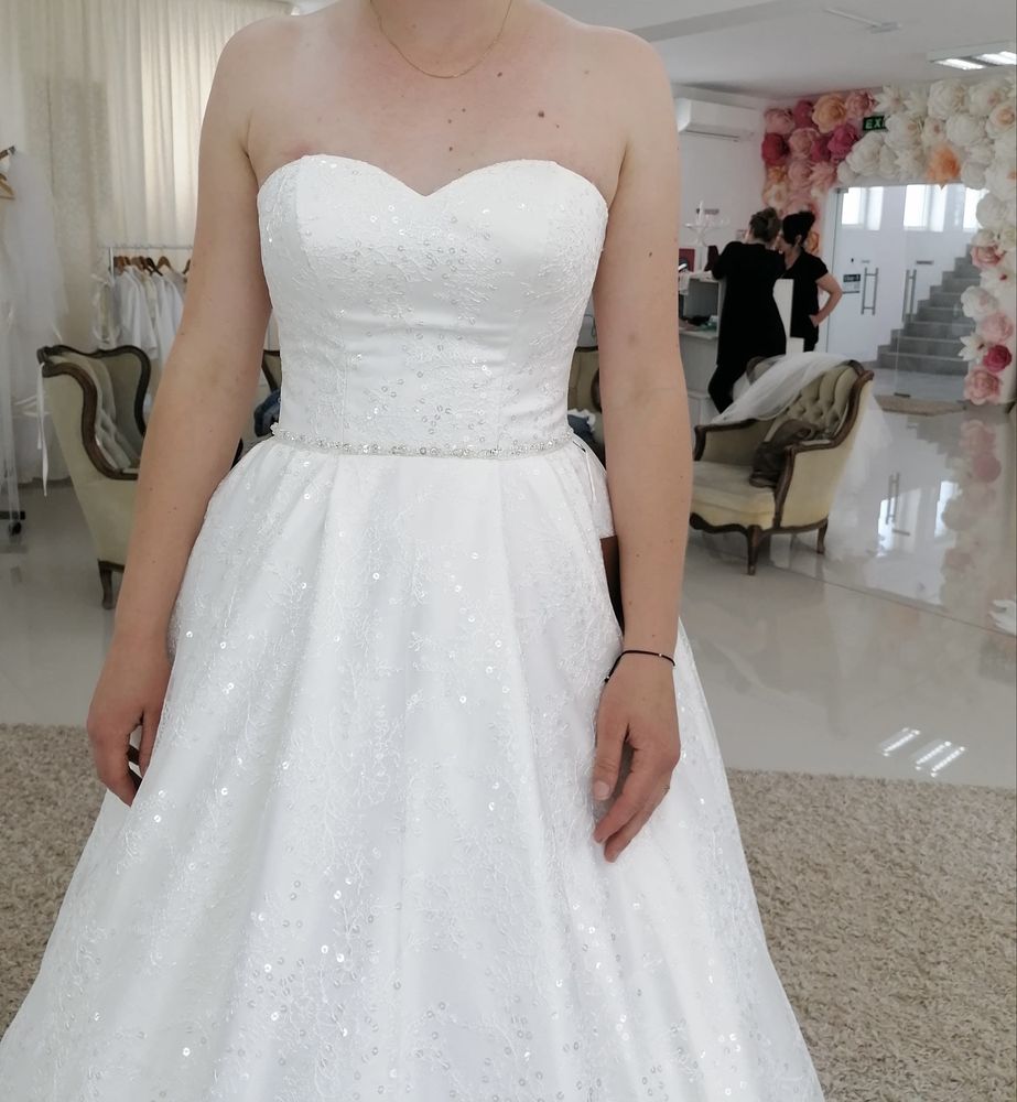 Vand rochie de mireasa