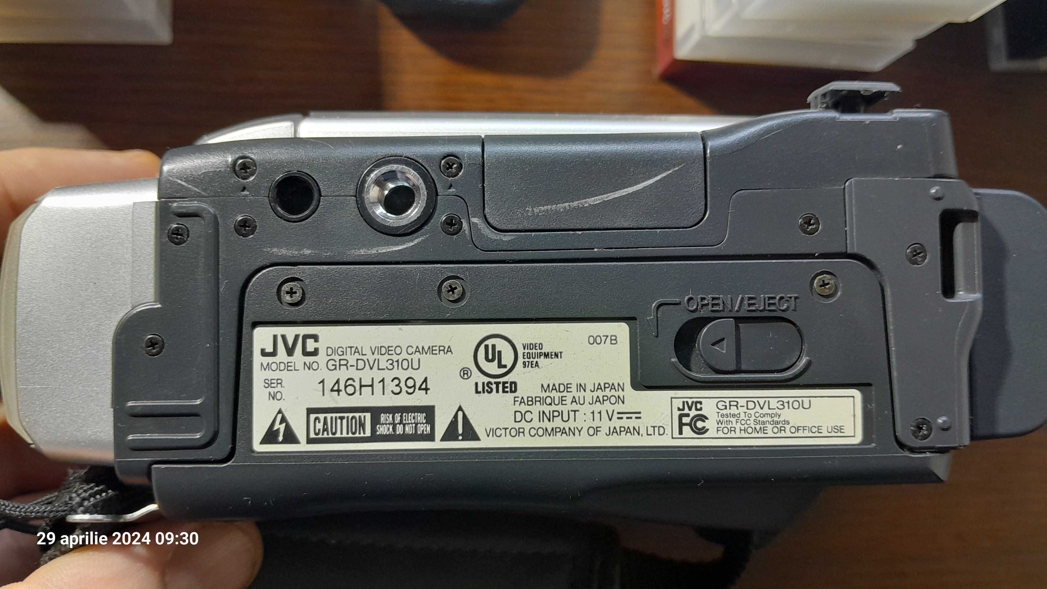 Vand camera video JVC GR-DVL310U + accesorii