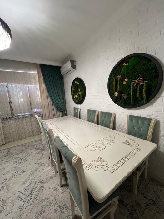 Стол со стульями