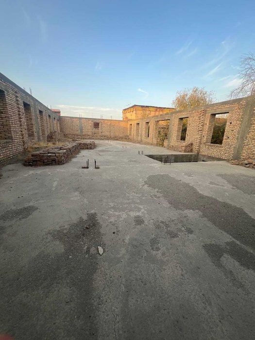 13 соток йер (под гостиница) сотилади, Регистондан 300метр