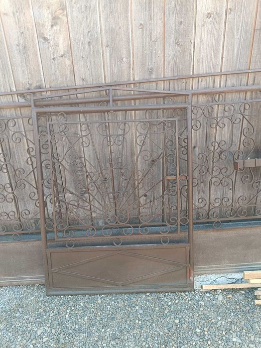 Vând porți de  gard