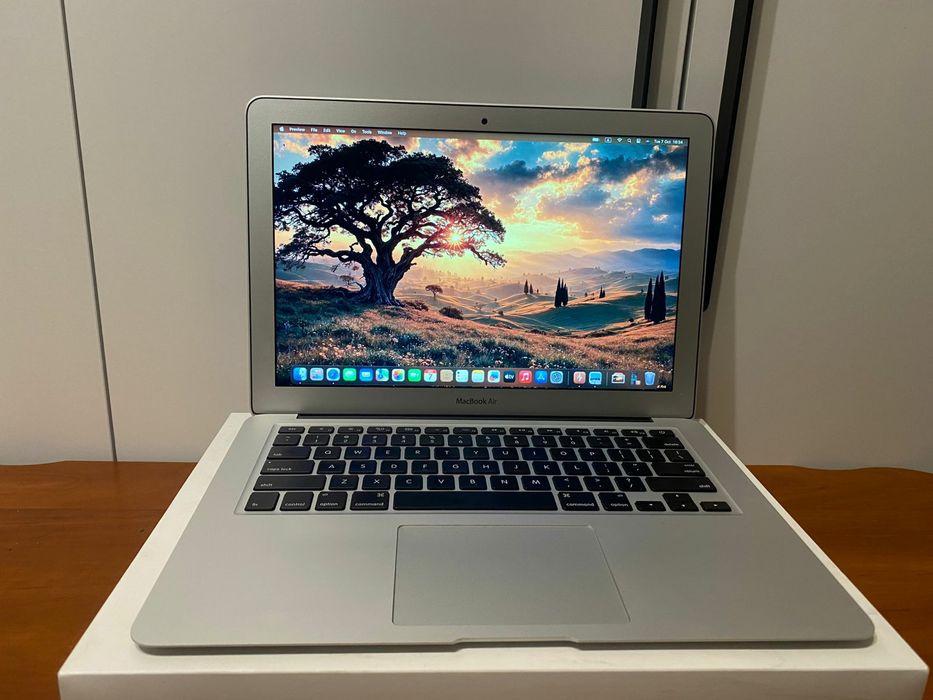 Macbook Air 13/2017/OZU 8GB/в идеальном состоянии