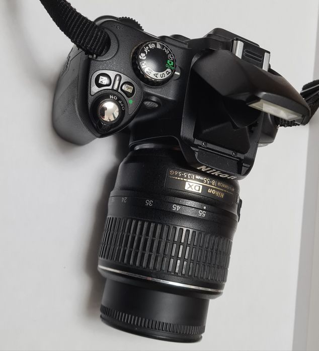 DSLR Nikon D40 + obiectiv 18-55mm