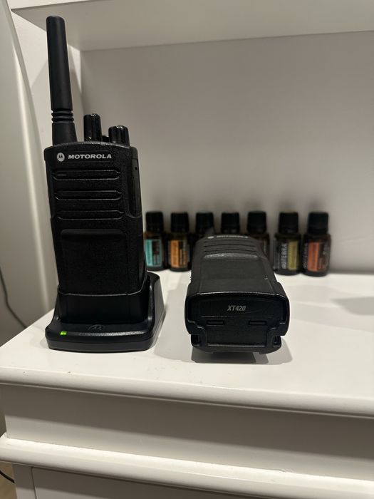 Vand 2 statii Motorola XT420 + incarcator original