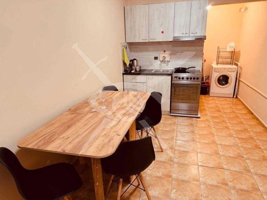 Дава се под наем Двустаен апартамент в Варна, Колхозен пазар - 45 кв.м за 350 € - Снимка #1