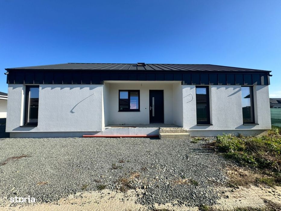 Casa noua, semifinisata –  aproape de oras!