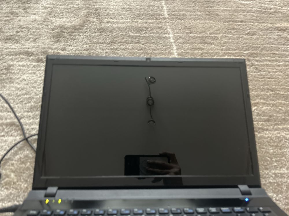 Laptop Clevo 15,6’’ procesor Intel i5, 8gb ram, 128gb ssd