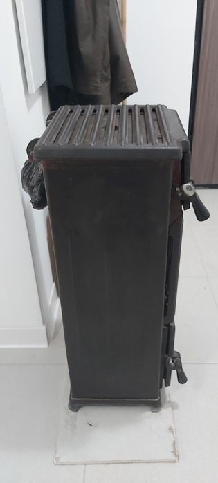 Sobă șamotată cu burlane, coturi și radiator de căldură