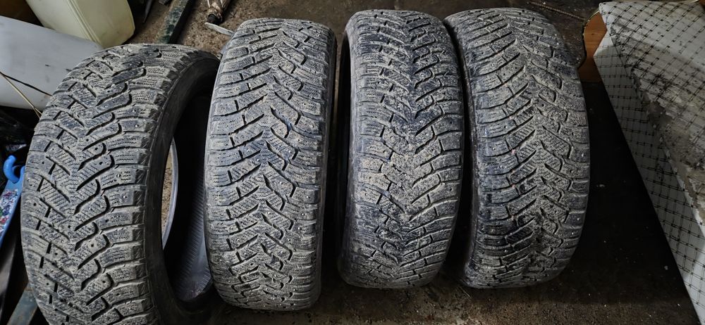 Продам комплект зимних шин