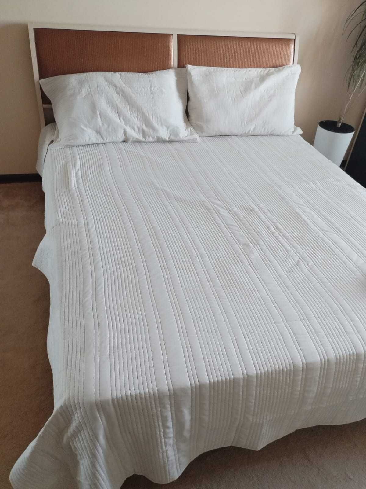 Продам двуспальную кровать