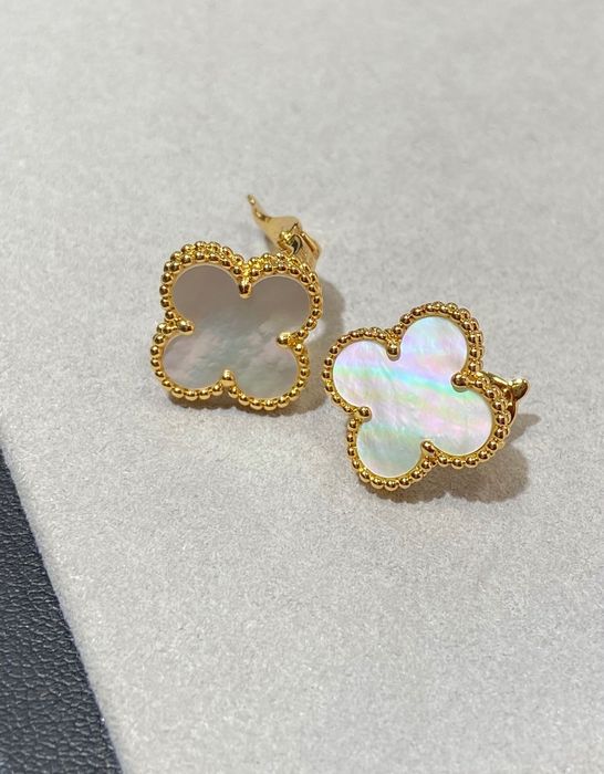 Van Cleef & Arpels позлатени обици