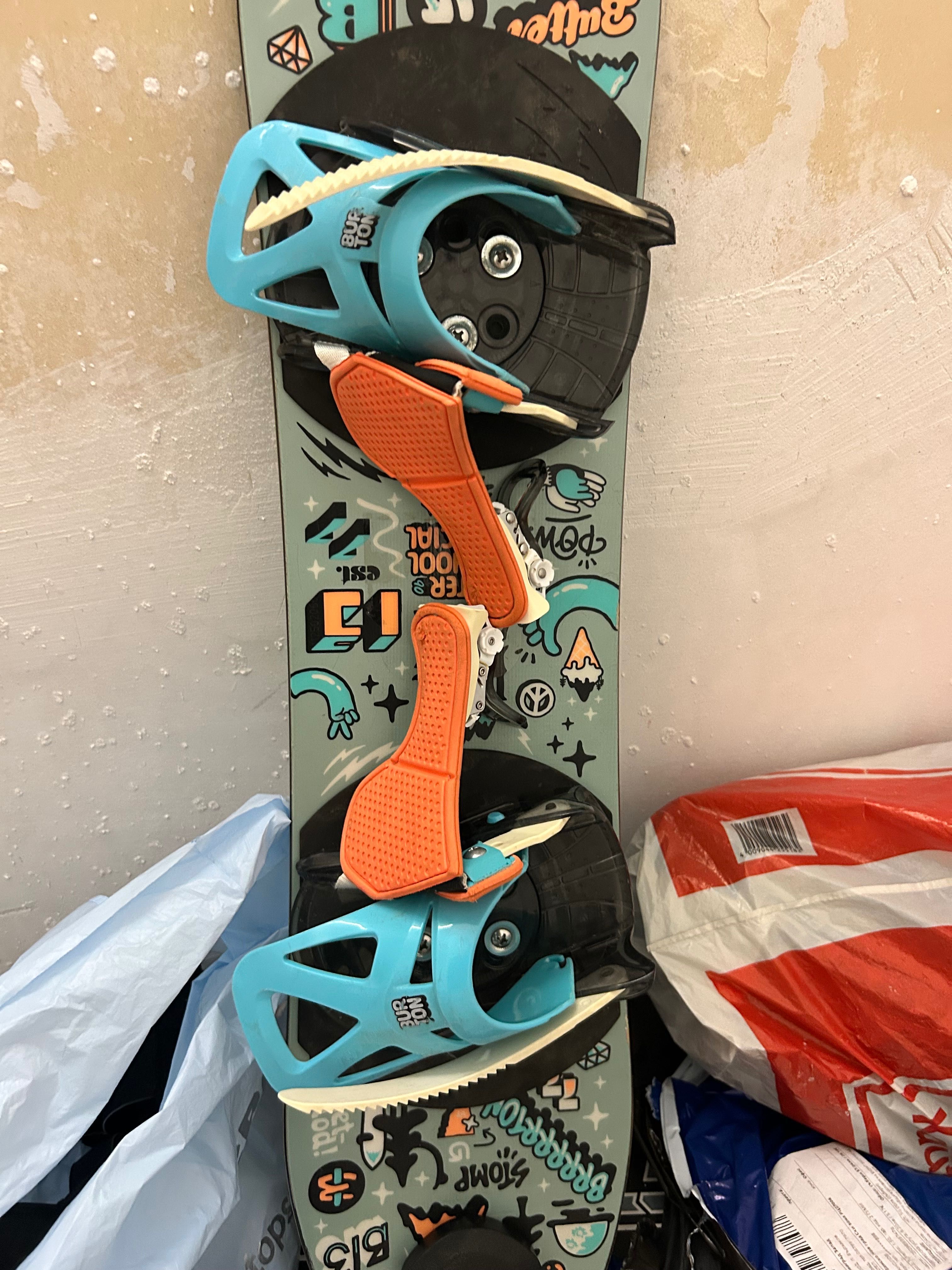 Сноуборд обувки Burton mini grom и сноуборд
