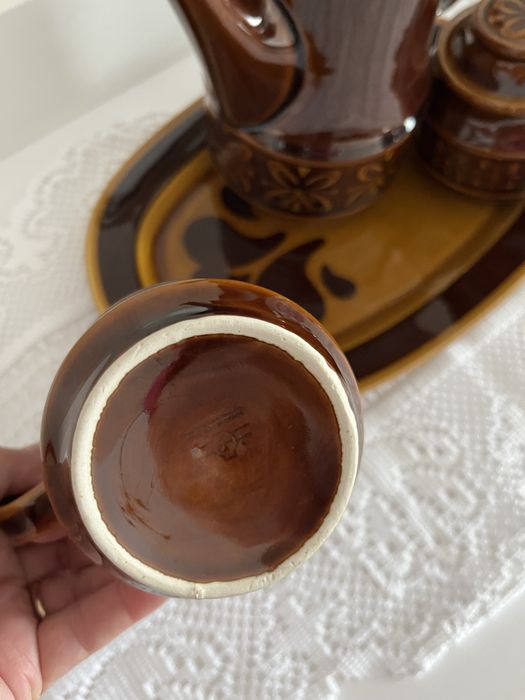 Set de ceai din ceramica. Foarte fin si elegant.