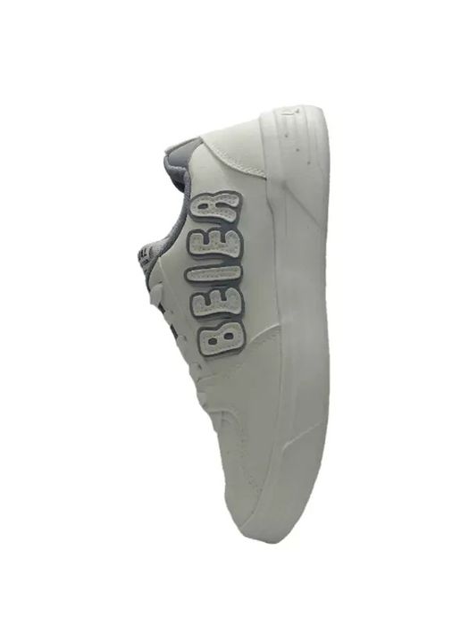 Erkaklar uchun engil va zamonaviy oq sport krossovkalar