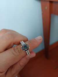Продам женское кольцо и серьги серебро