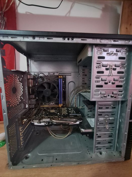 KIT XEON E3 1231 V3 (ECHIVALENT I7 4770) RX 570 4GB VRAM 16 GB RAM