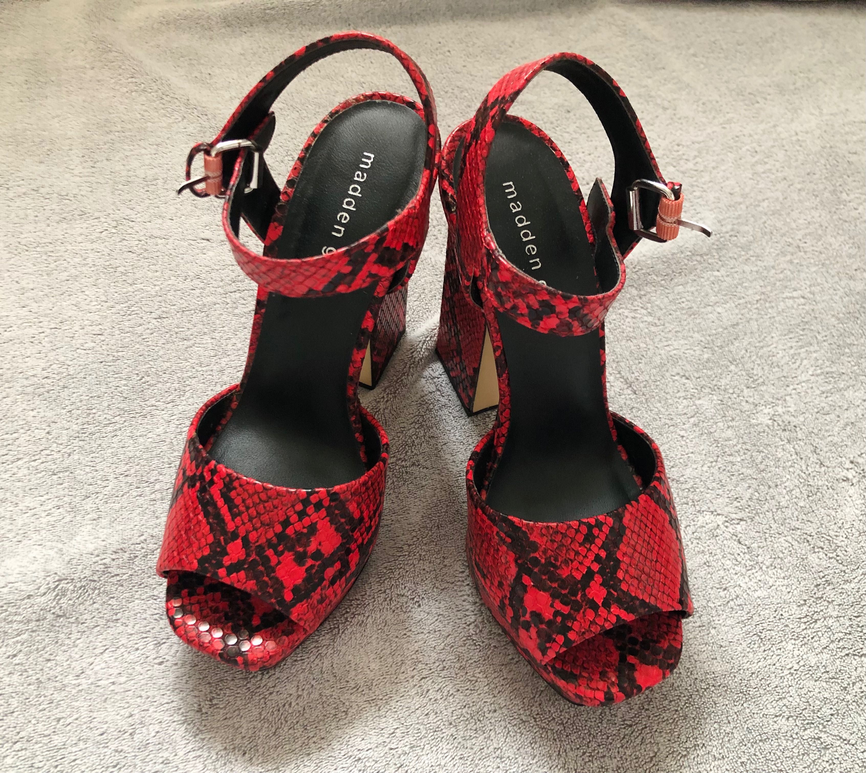 Sandale roșu cu negru