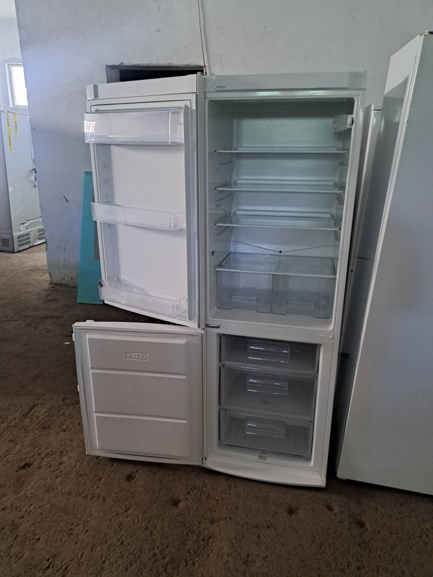 Хладилник с фризер Електролук/Electrolux 330 литра