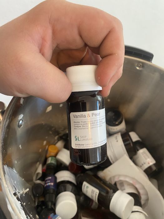 Vand kit de facut lumnarai parfumte cu ceara