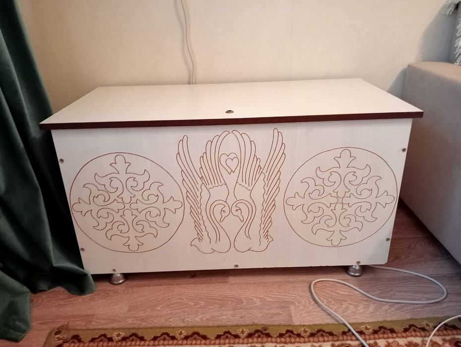 Сундук С арнаментом