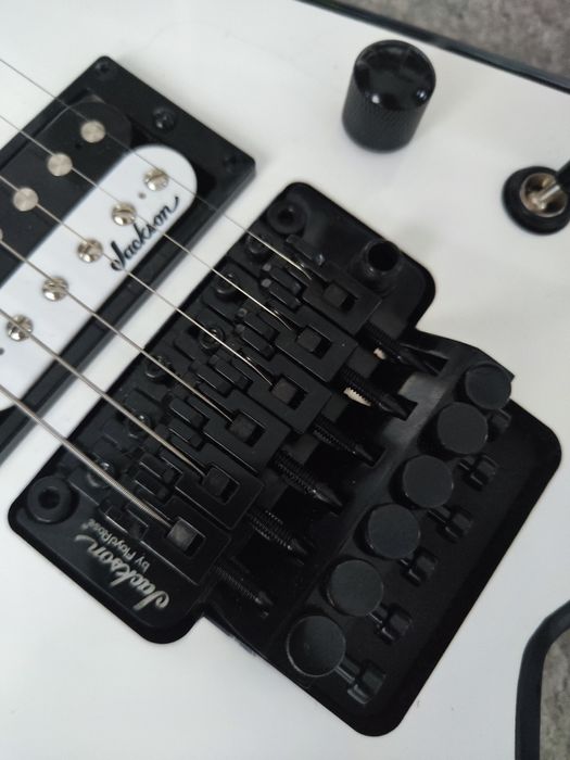 Chitara Electrica Jackson JS32 King V WH AH impecabila, cu accesorii