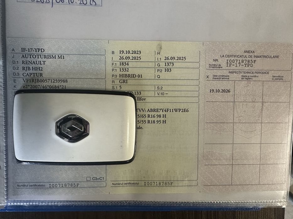 Renault Captur 2023 1.4 BENZINA HYBRID AUTOMAT usor avariat / lovit