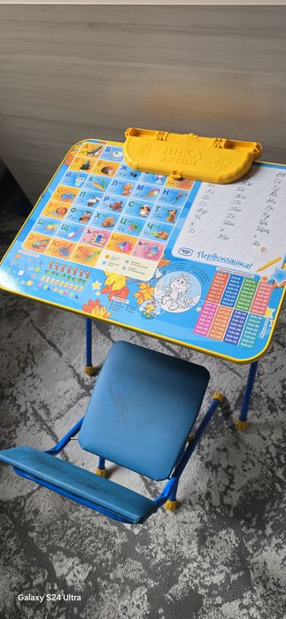 Парта для ребёнка в хорошем состоянии.