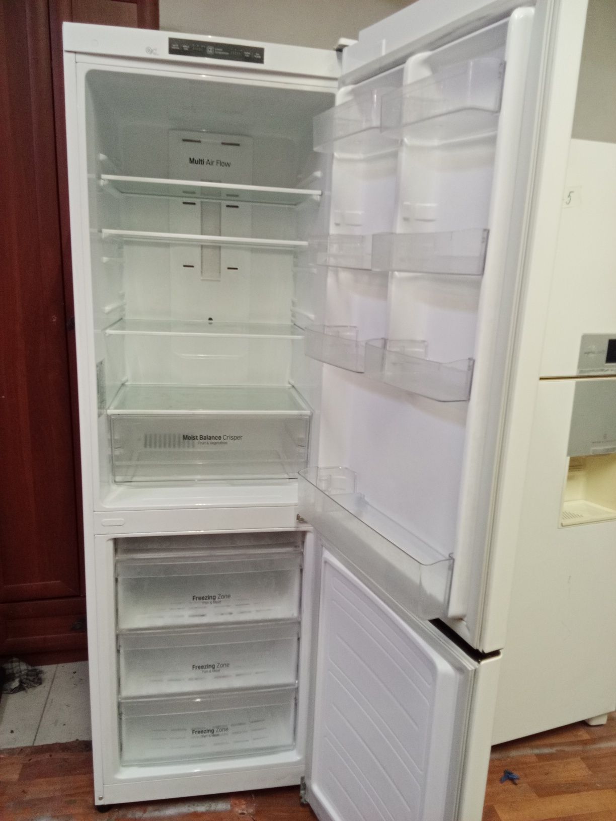 Отличный вариант холодильник двухкамерный ноуфрост Лж р-н аккент