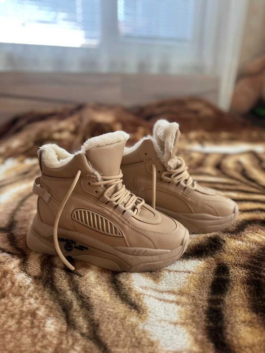 НОВИ Боти с пух,номер 36