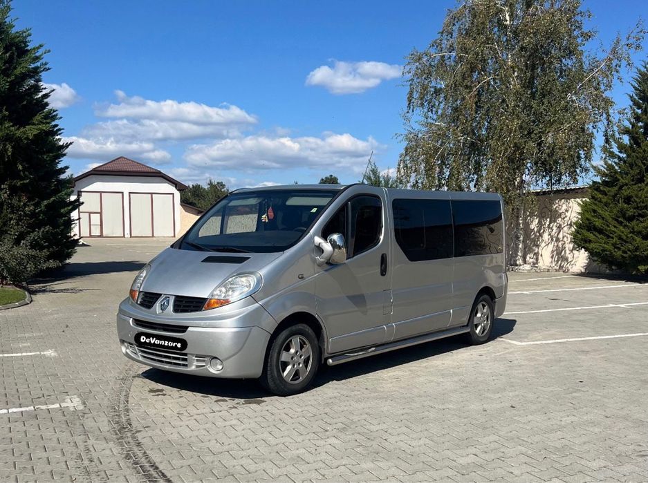 Opel Vivaro  / Trafic 8+1 locuri extra lung si clima pe spate