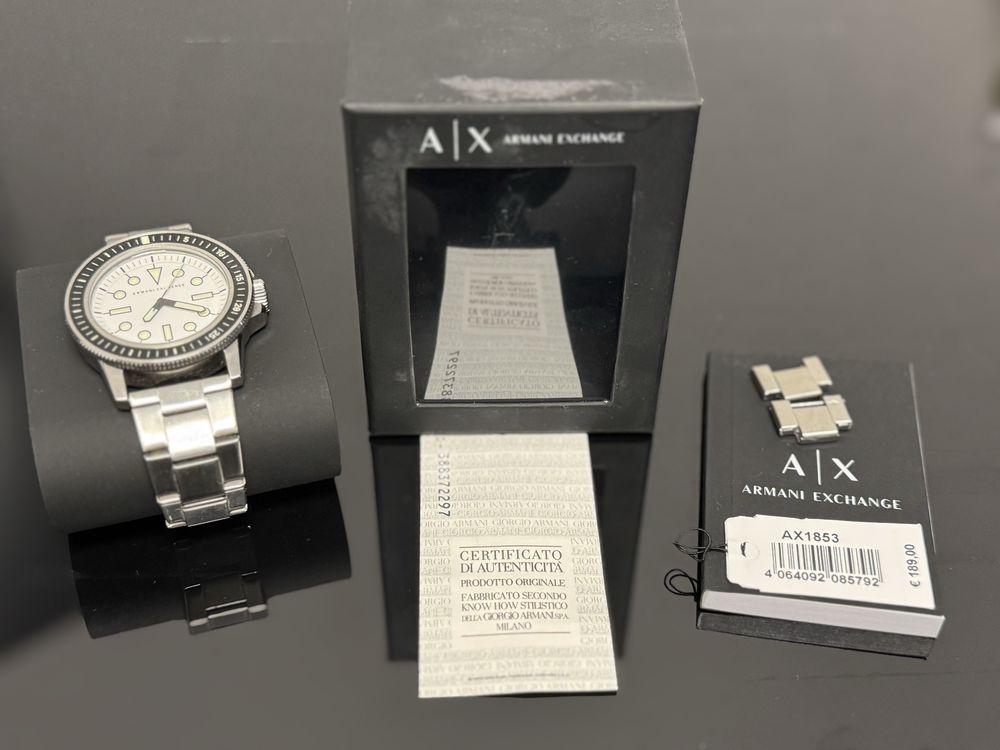 Продавам мъжки часовник Armani Exchange с метална каишка