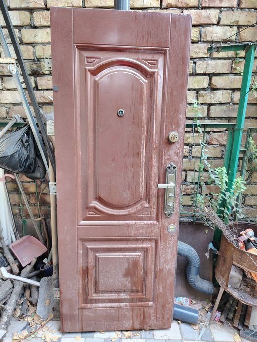 Продаётся дверь в хорошем состоянии