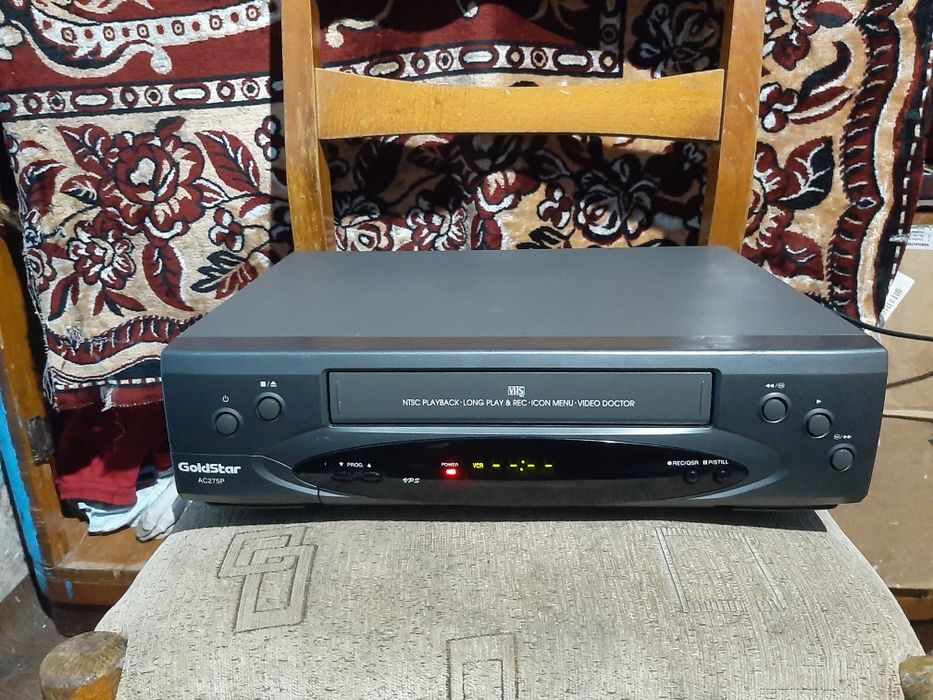 Vând videorecorder goldstar în stare bună