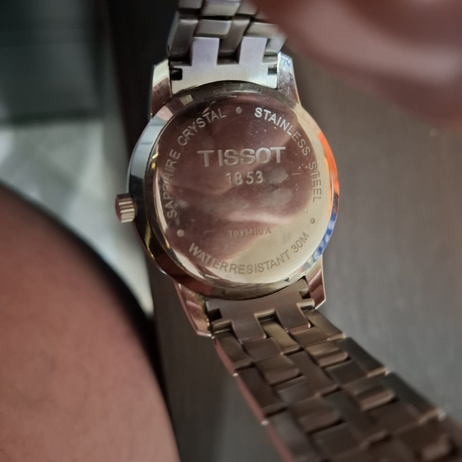 Продавам часовник тисот.