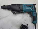 Перфоратор MAKITA HR2611FT /800W/