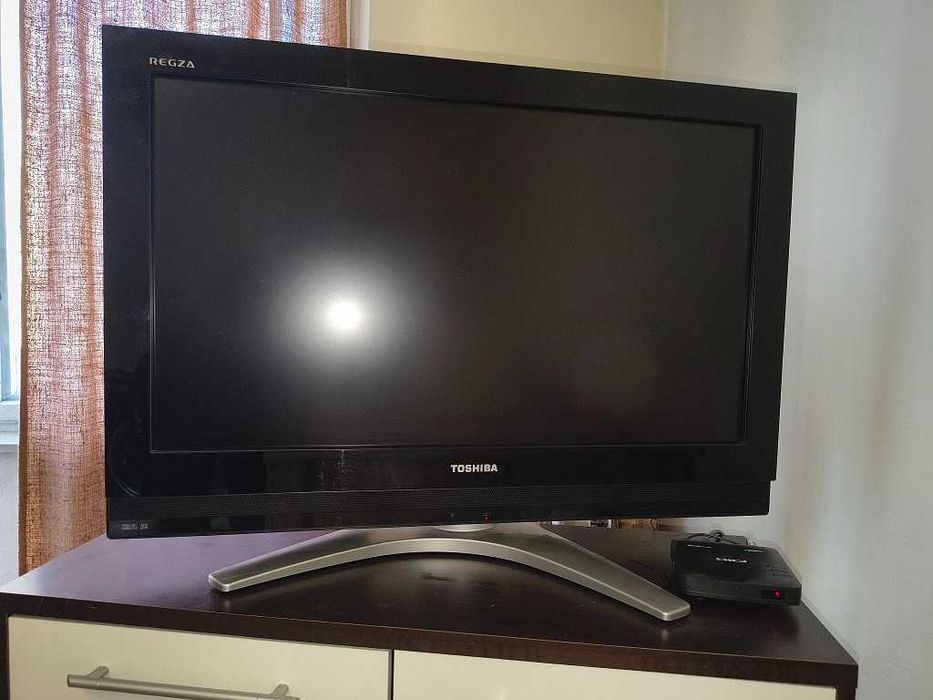 TV Toshiba LCD HD model vechi cu telecomanda originala