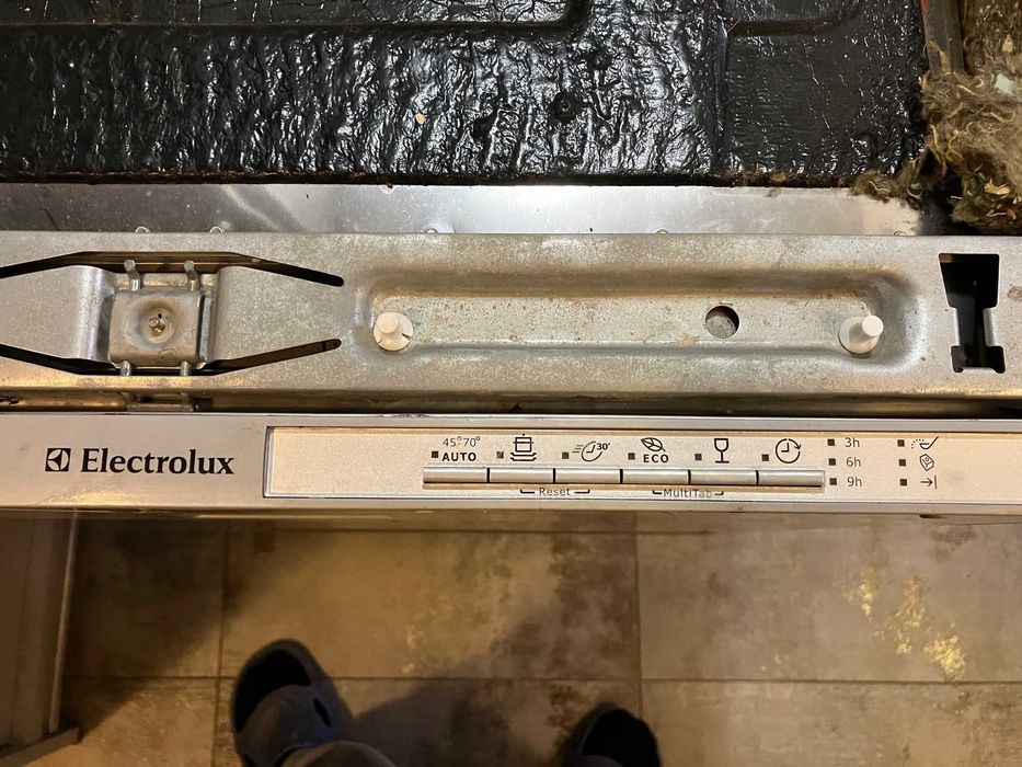 Съдомиялна машина за вграждане ELECTROLUX ESL65070R XXL - с повреда