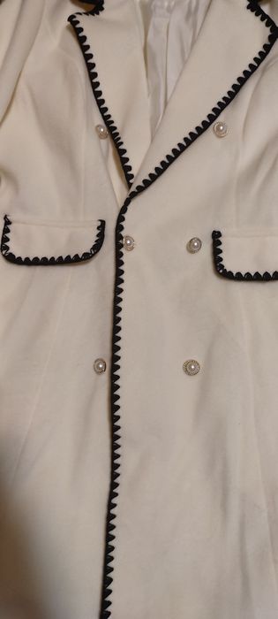 Palton dama primavara nou marimea L,XL model elegant deosebit