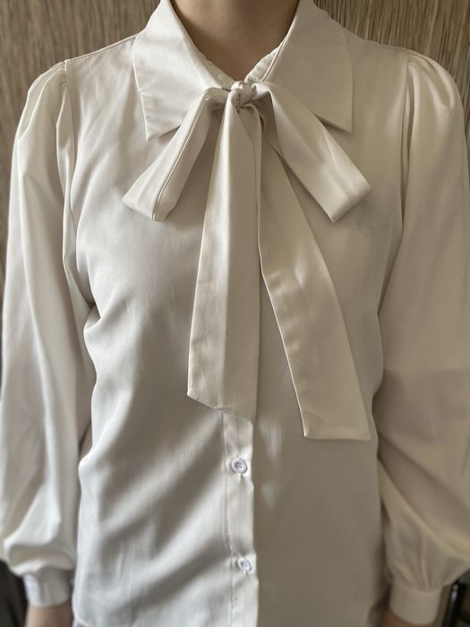 Oq rubashka maktab oqish uchun