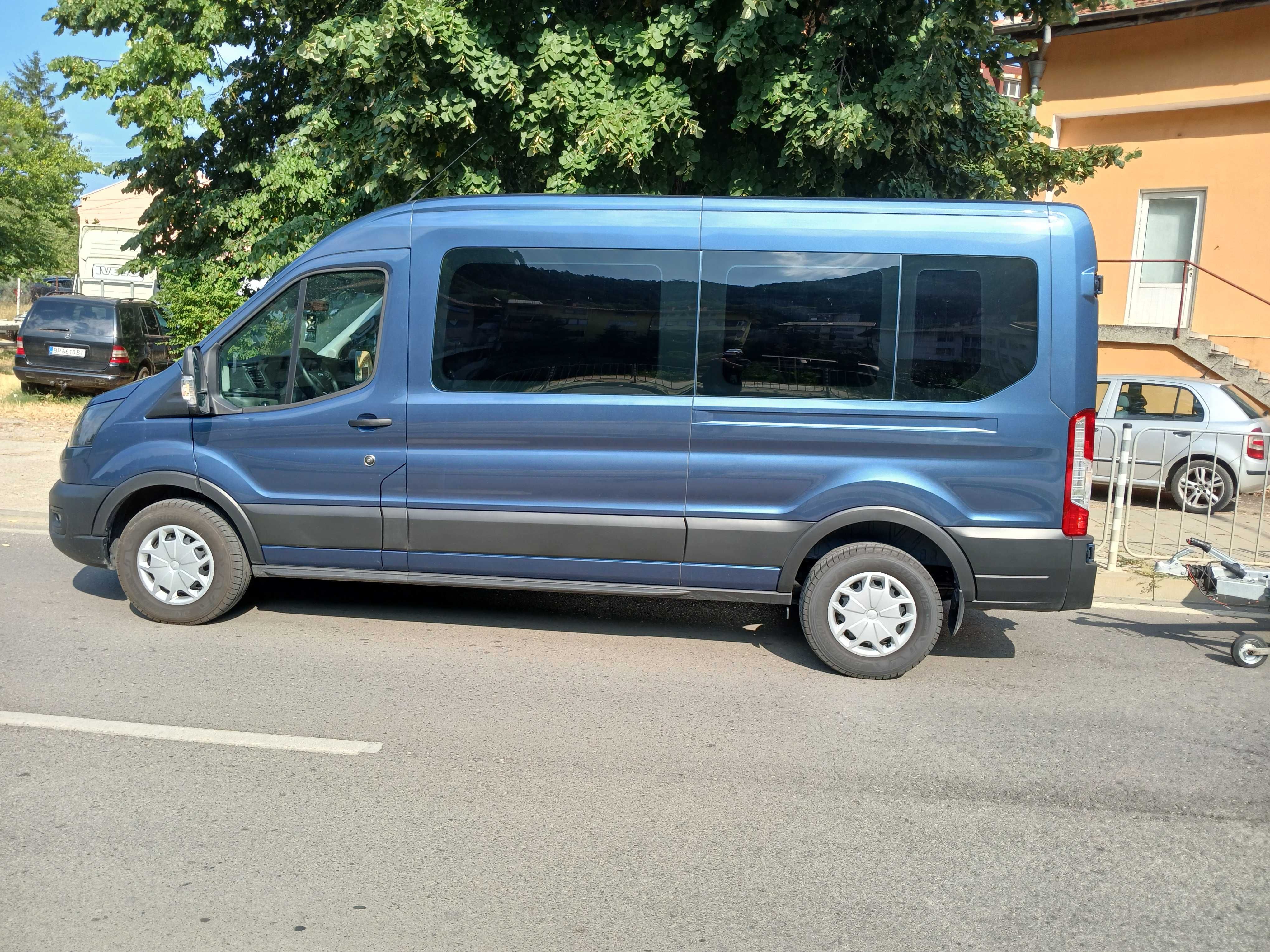 Продавам Форд Транзит 8+1 местен на 12000км.