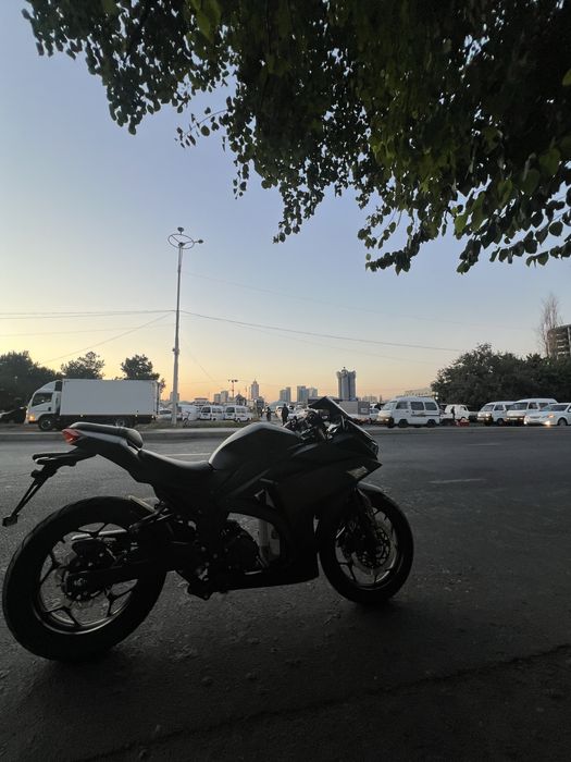 Продается мотоцикл YAMAHA r3  электро