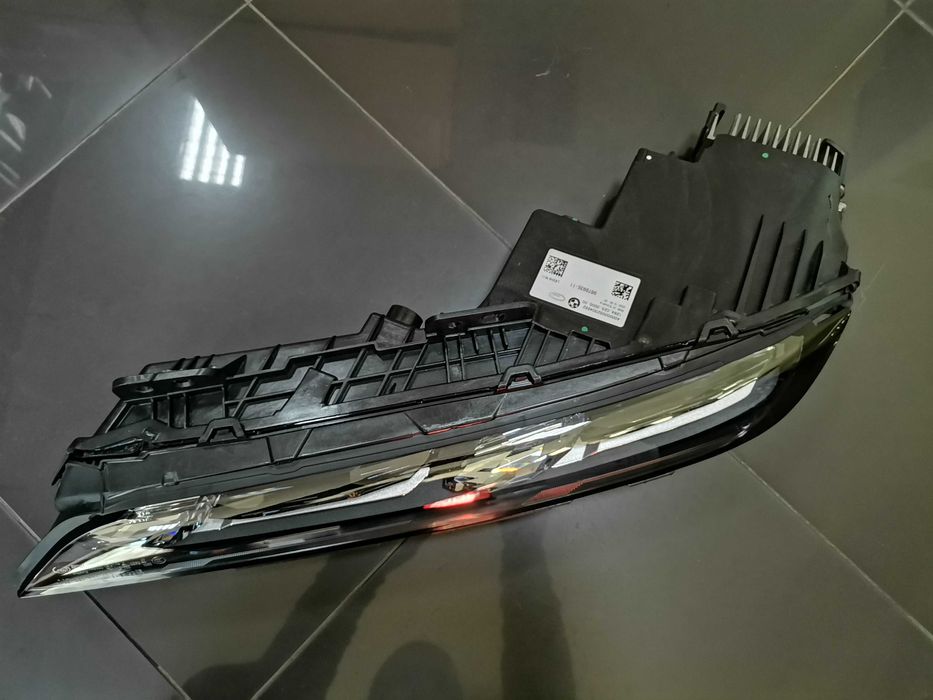 Ляв Горен Фар BMW G70 i7 Crystal Swarovski Кристал Сваровски 9879935