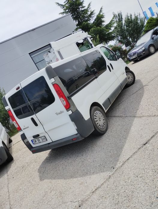 Vând Renault trafic modelul lung