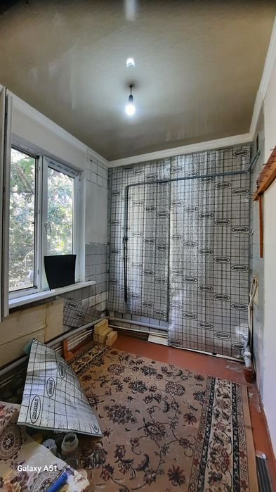 Срочно продаётся микрорайон Ташгрзсс  2/4/4  перекрёстке Сельхоз.