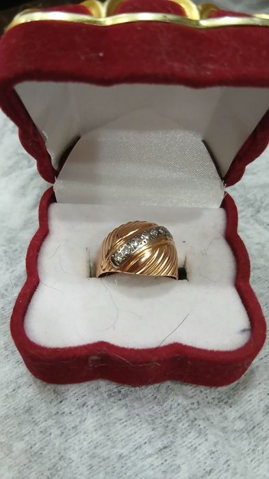 Продается золотое кольцо с якутскими  брильянтами - 4.90гр