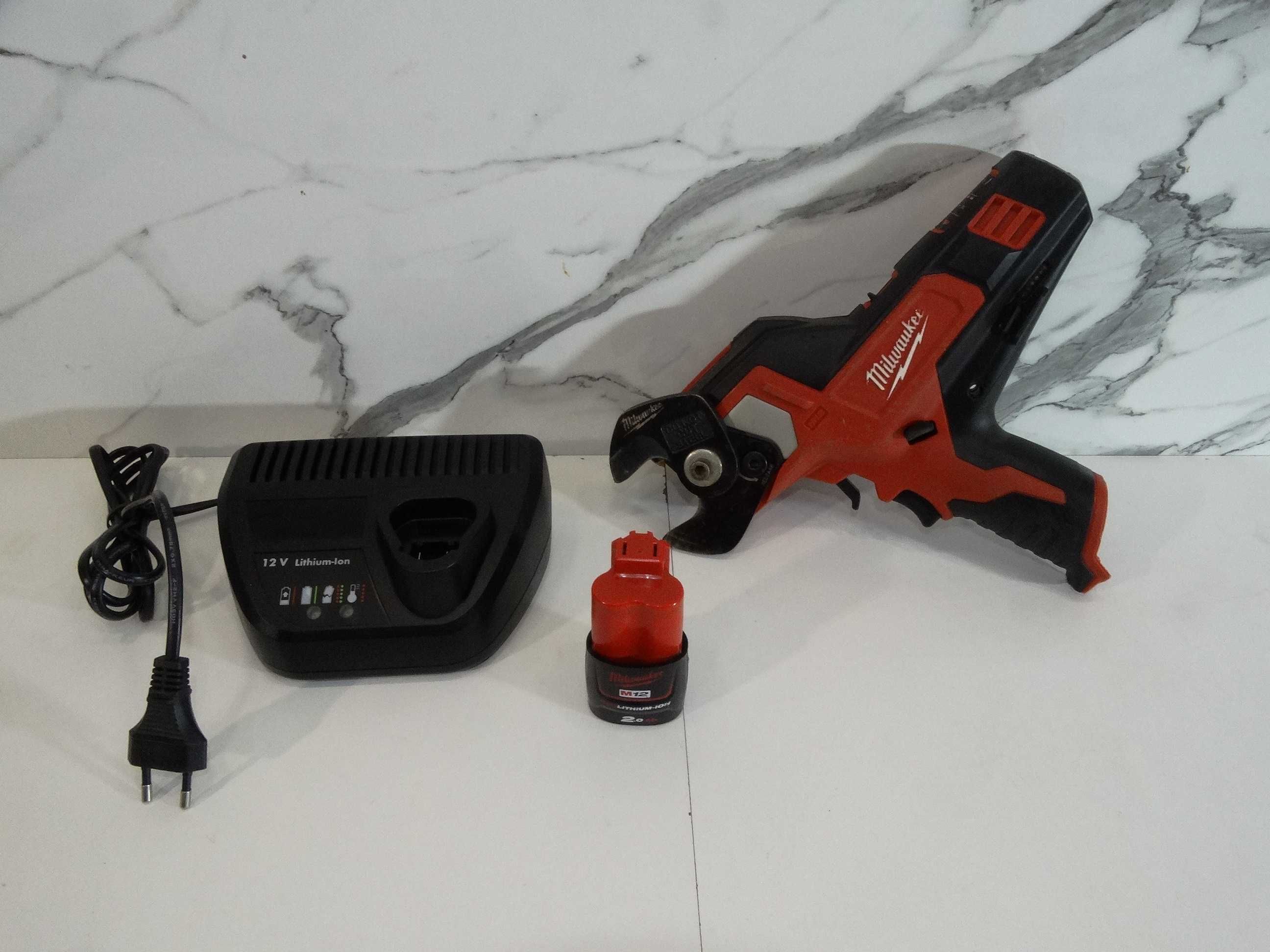 Промо  Milwaukee M12 CC + 2.0 Ah - Акумулаторна резачка за сноп кабели