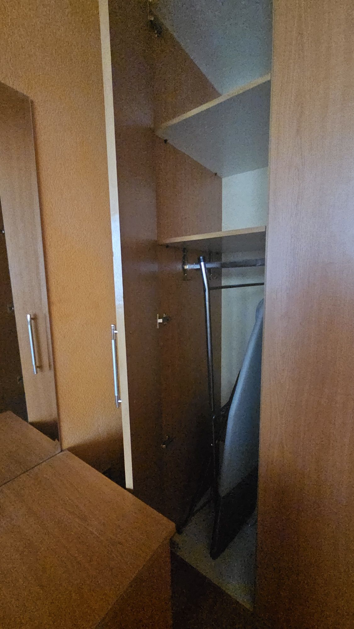 Два гардероба,скрин и спалня